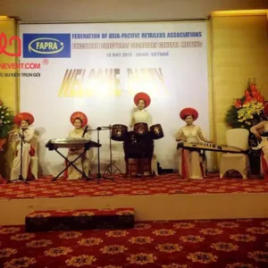 Diễn múa dân gian tại buổi giao lưu văn hóa TP.Hà Nội