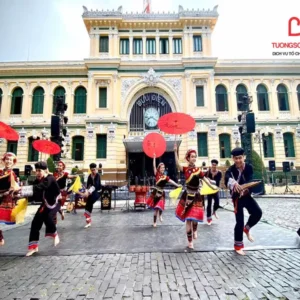 Biểu diễn múa dân gian tại Q1 TP.HCM