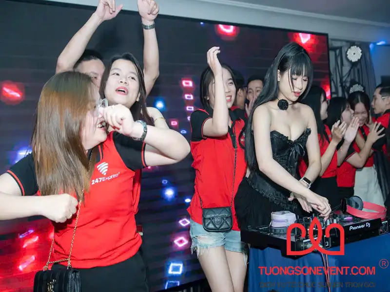 DJ khuấy động Tiệc Gala Dinner/ Year End Party
