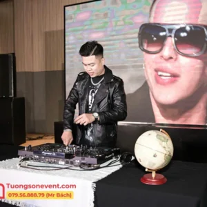 DJ bảnh trai đánh nhạc giật như con tê tê