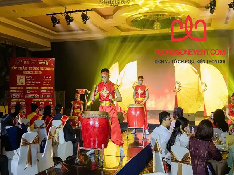 Trống hội biểu diễn tại lễ kỷ niệm thành lập công ty