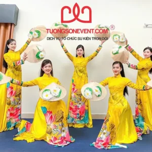 Nhóm nhảy biểu diễn múa dân gian