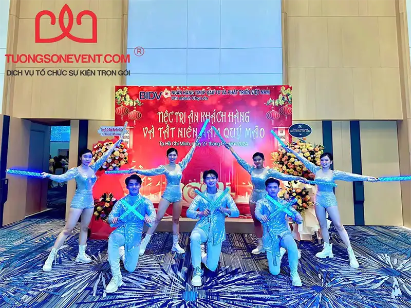 Vũ đoàn múa trống nước