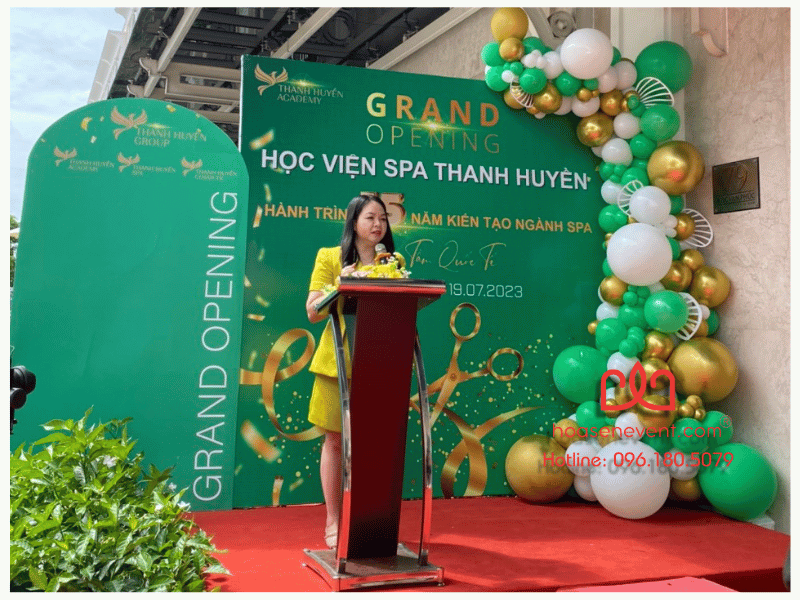 Bục phát biểu tại sự kiện khai trương