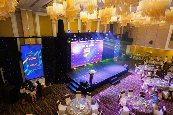 Sân khấu backdrop tổ chức sự kiện trong nhà