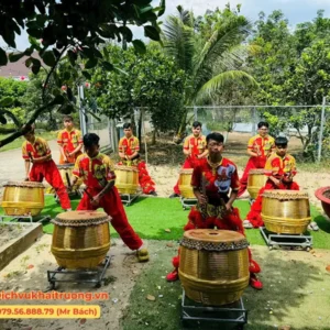 Tiết mục đánh trống hội hoạt náo vô cùng sôi động