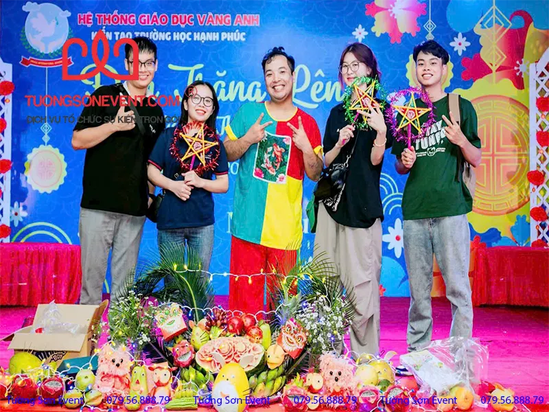 MC giao lưu các bạn khán giả