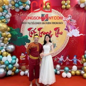 MC Chú Cuội và MC Chị Hằng dẫn chương trình