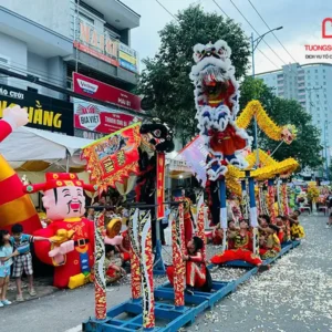 Hình ảnh múa lân mai hoa thung tổ chức tại Q7