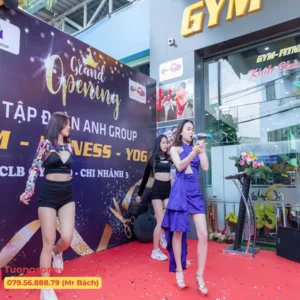 Nhân sự ca sĩ khai trương tại quận Gò Vấp