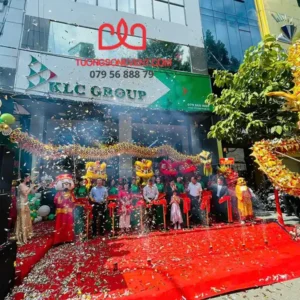 Tiết mục múa Rồng và cắt băng khánh thành tại quận 1