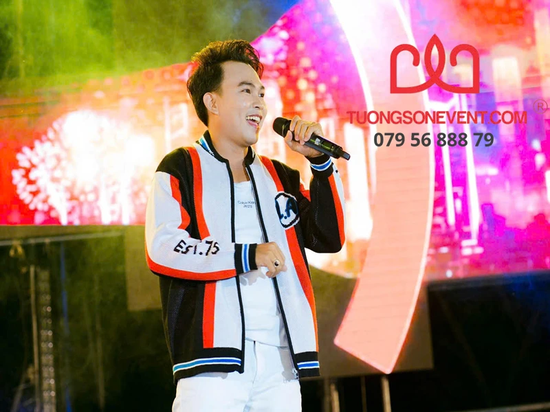 Ca sĩ Hồ Phi Nal trình diễn khả năng ca hát Dịch vụ đặt lịch ca sĩ nổi tiếng diễn đám cưới, đám tiệc