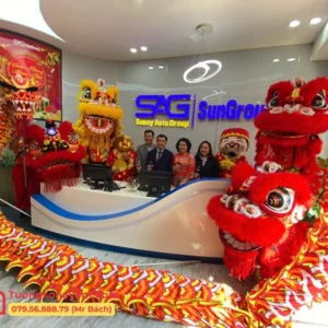 Múa lân khai trương ngày Tết Nguyên Đán