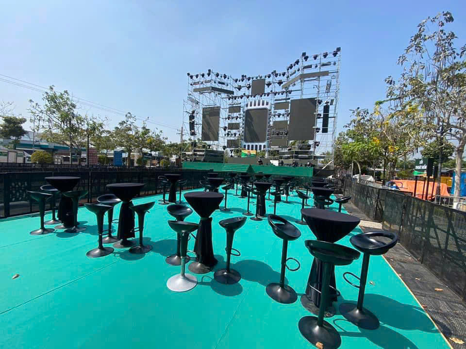bàn và ghế bar giá ưu đãi khi thuê chung