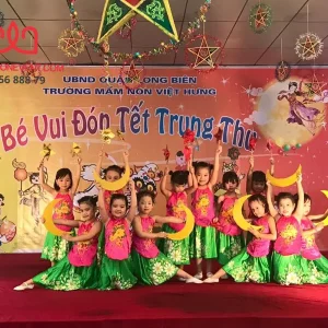 Nhóm múa thiếu nhi biểu diễn cho Trung Thu