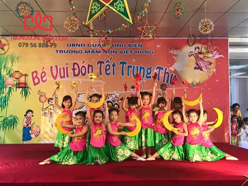 Nhóm múa thiếu nhi biểu diễn cho Trung Thu