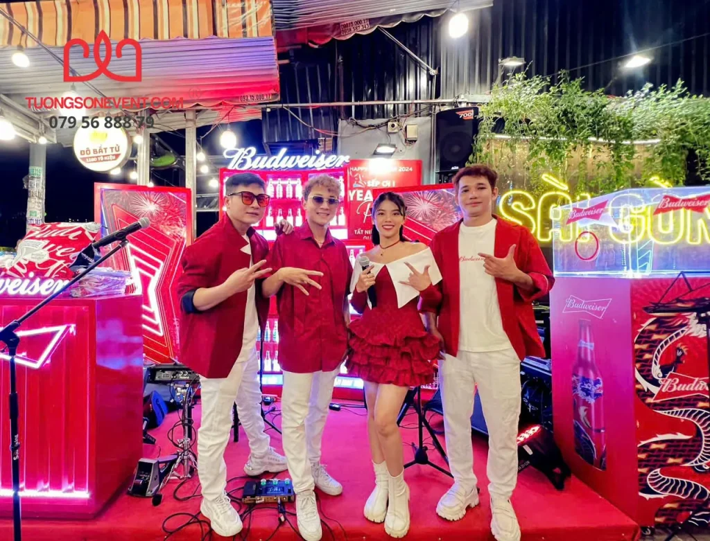 Ban nhạc sôi động tại Tường Sơn Event