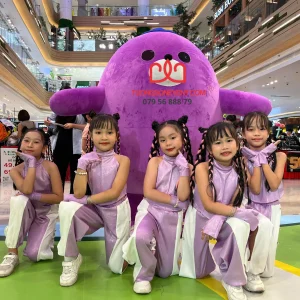 Vũ đoàn 5 bé biểu diễn tại chương trình ra mắt sản phẩm