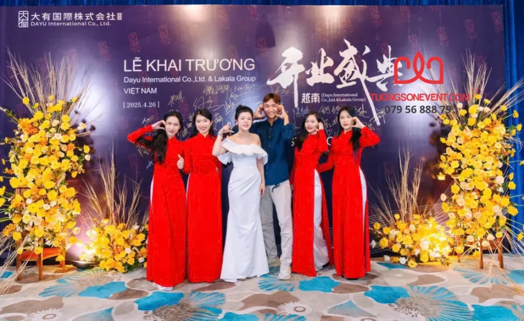 MC song ngữ tại sự kiện Khởi công