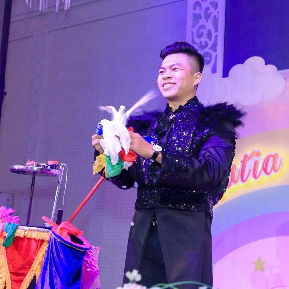 Ảo thuật gia thú vị hấp dẫn