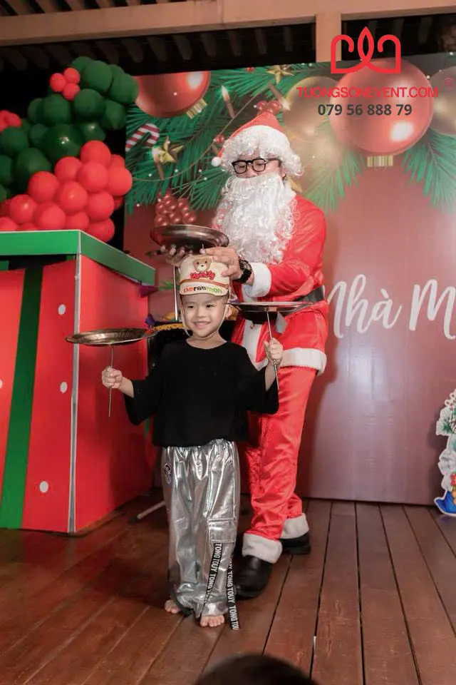 Ông già Noel đón giáng sinh cùng bé tại Trường Học