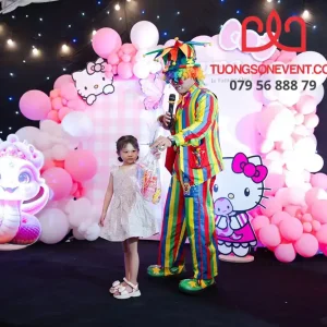 Chú hề hoạt náo hài hước, thú vị khuấy động sinh nhật bé